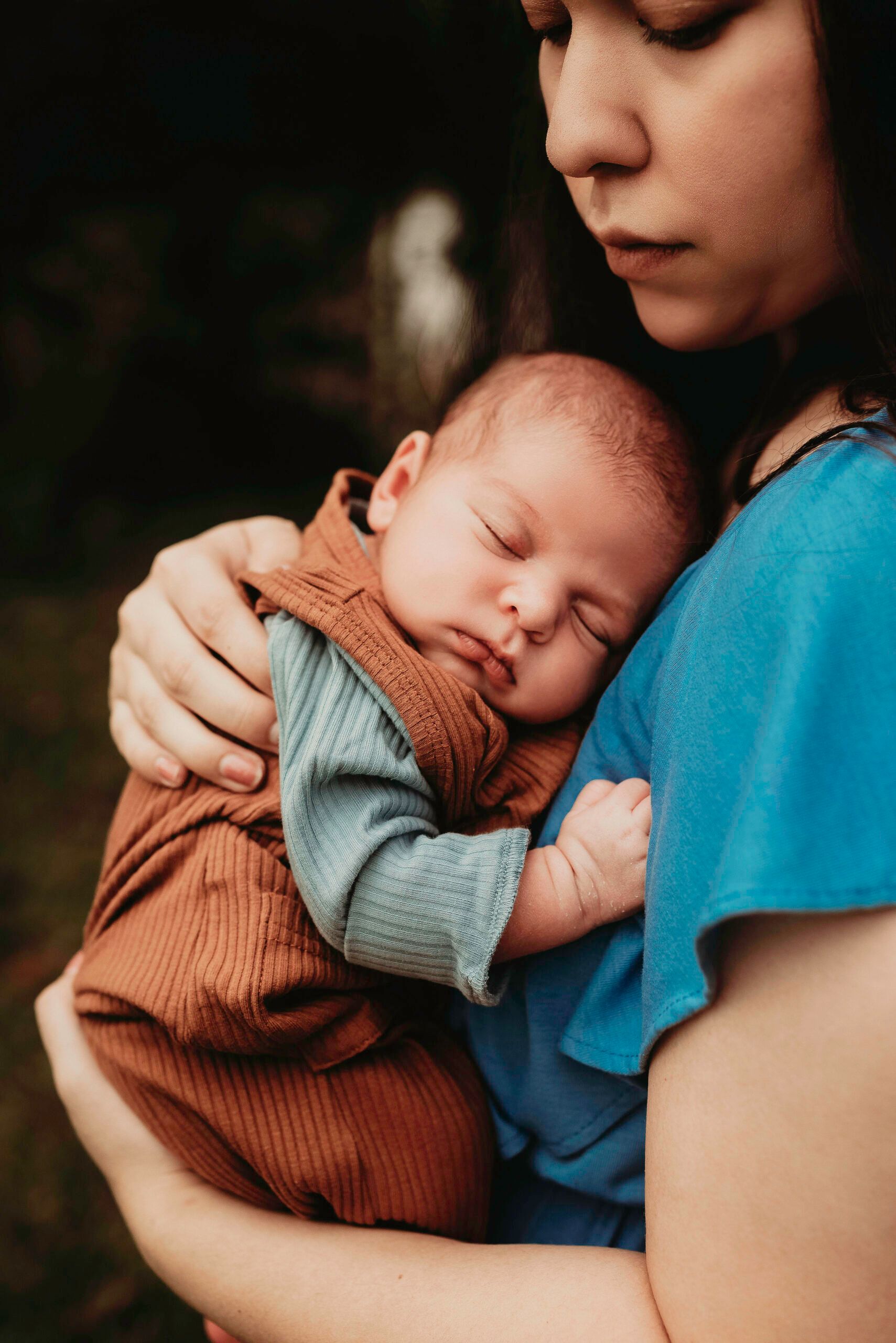 mother holding newborn close - Jennifer Duke Photography, Brazoria County Photographer